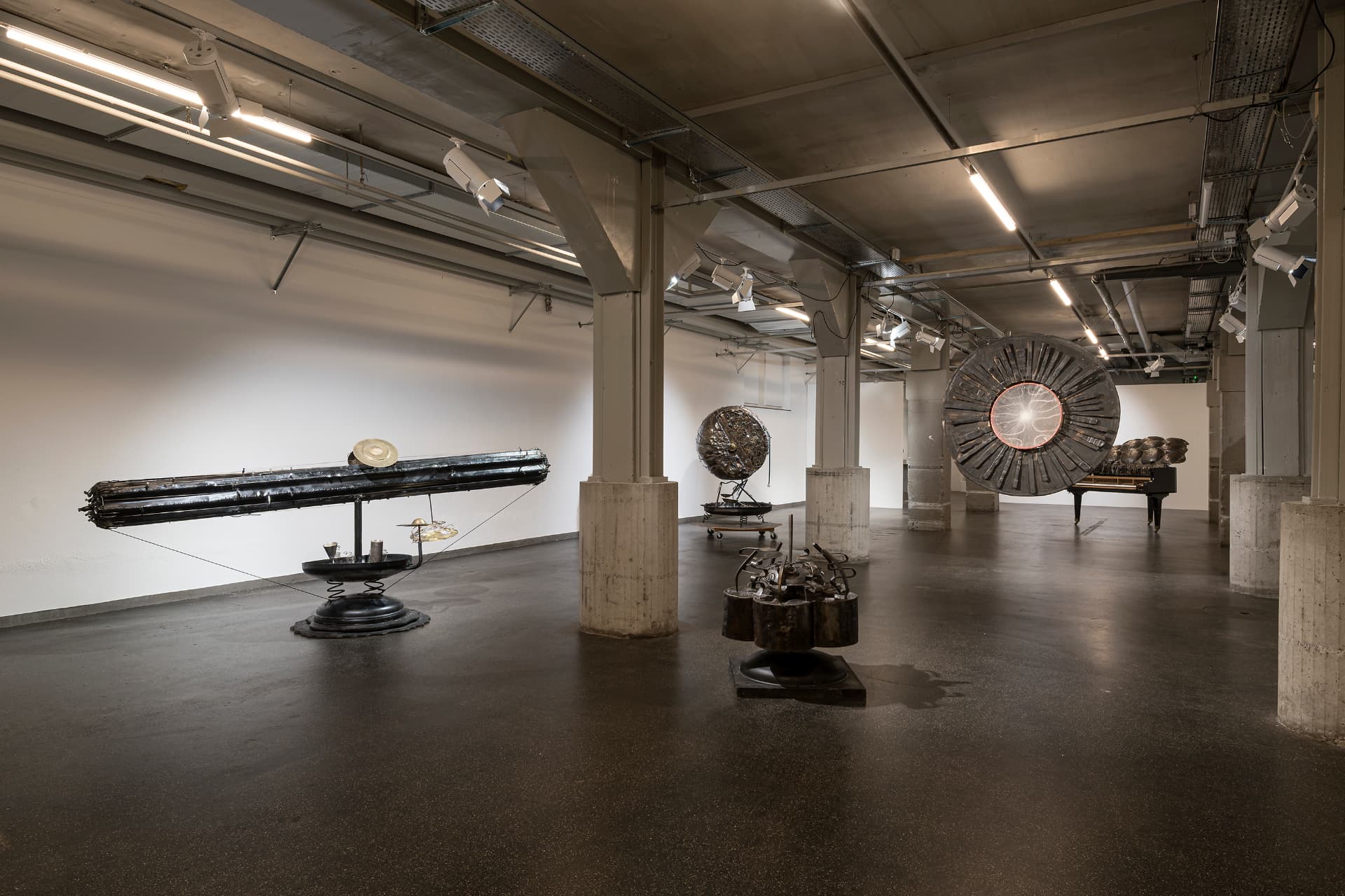 Klangskulpturen in der Ausstellungshalle — oxyd Winterthur