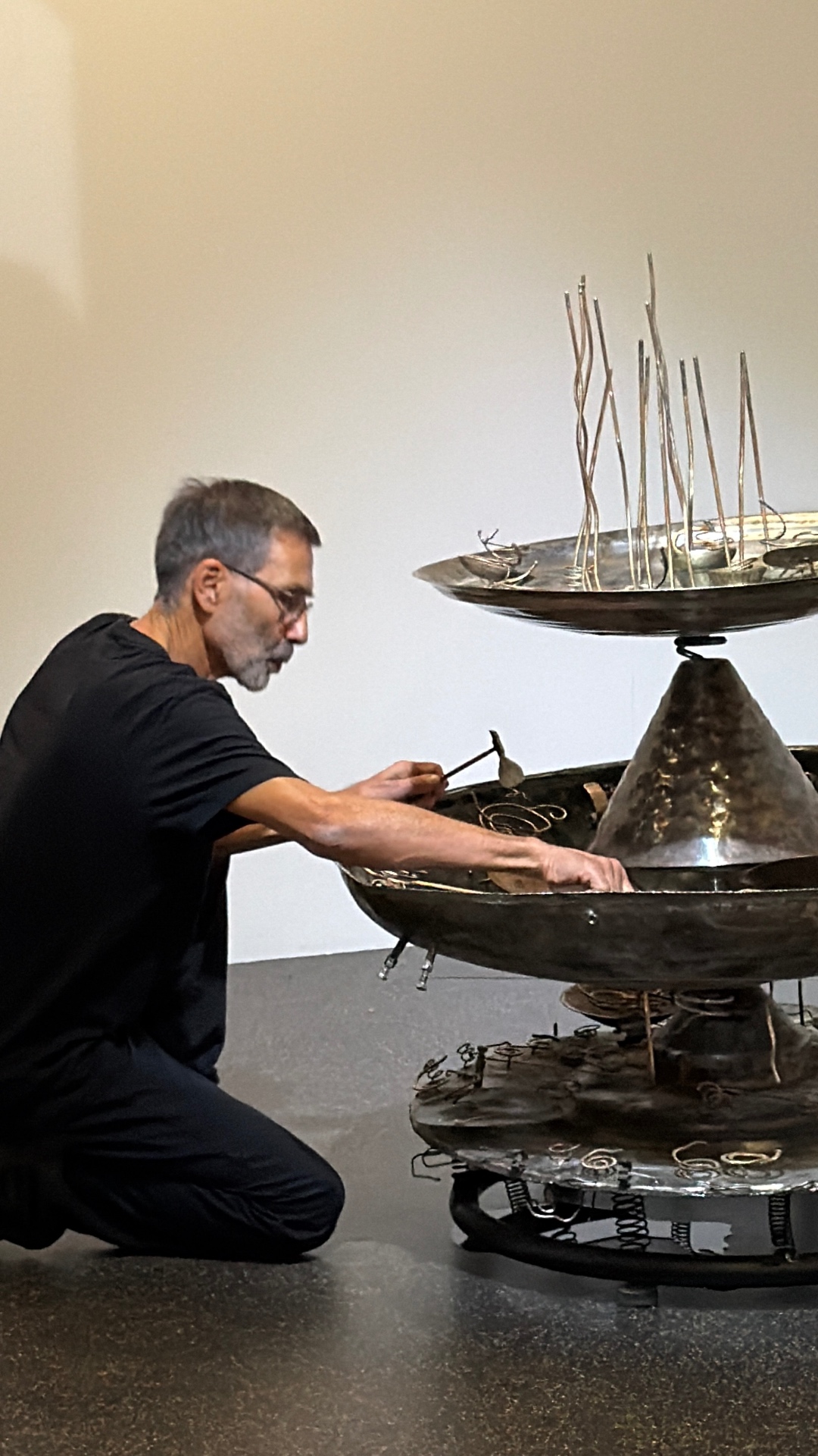 Exhibition view, vernissage — Sound performance on the bowl sculpture, oxyd Winterthur