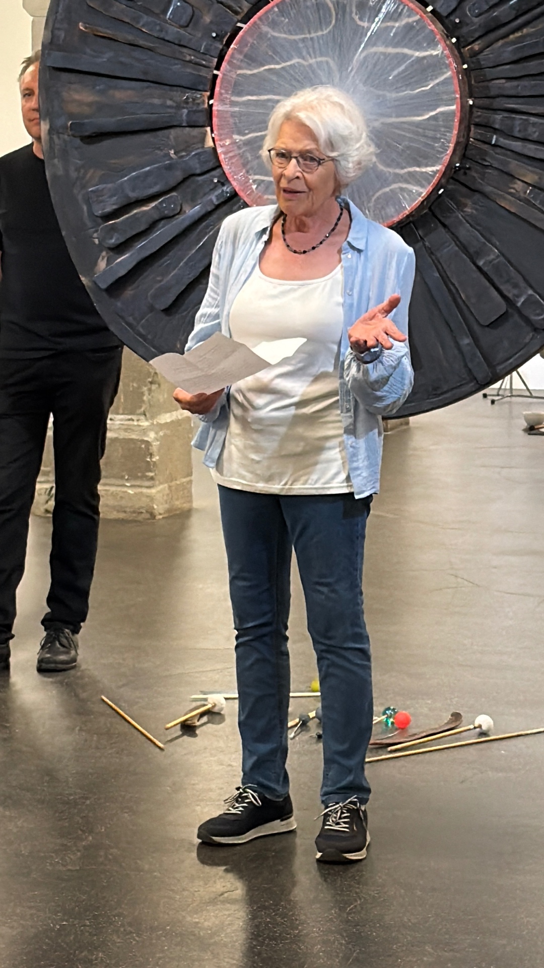 Exhibition view, vernissage — Annemarie Spühler at the vernissage, oxyd Winterthur