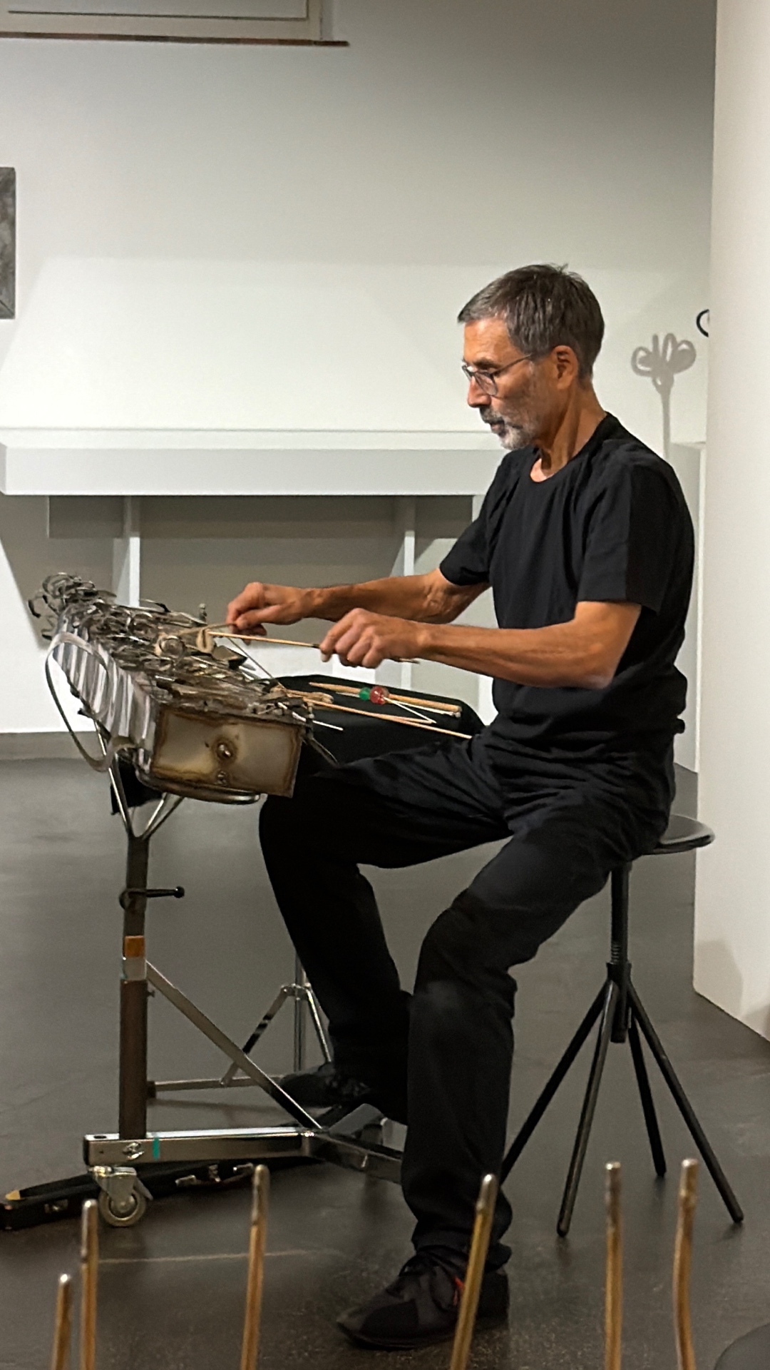 Exhibition view, vernissage — Sound performance on a metal sound object, oxyd Winterthur