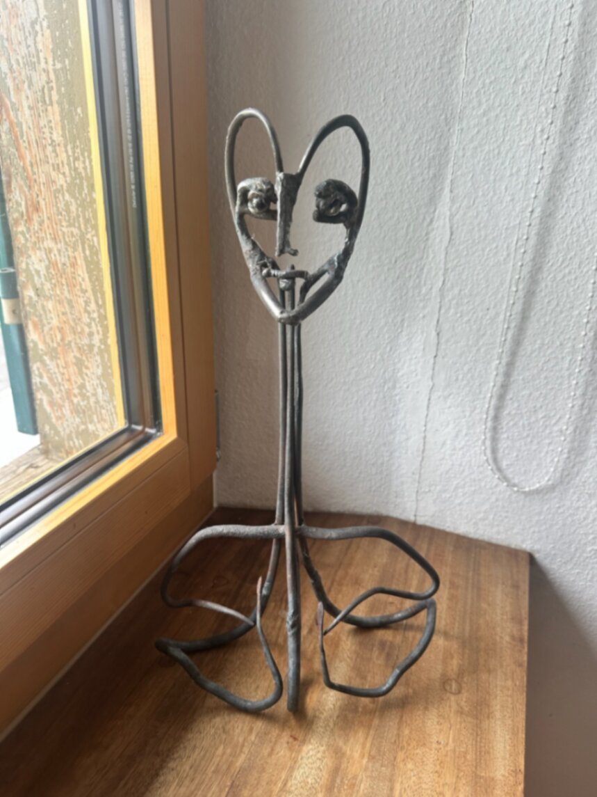 Drahtskulptur — stehende Figur