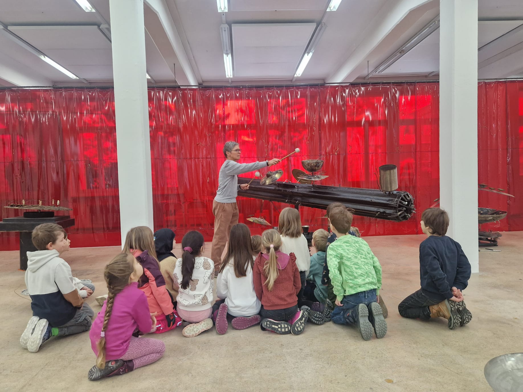 Workshop mit Schulkindern – Klangobjekte erkunden