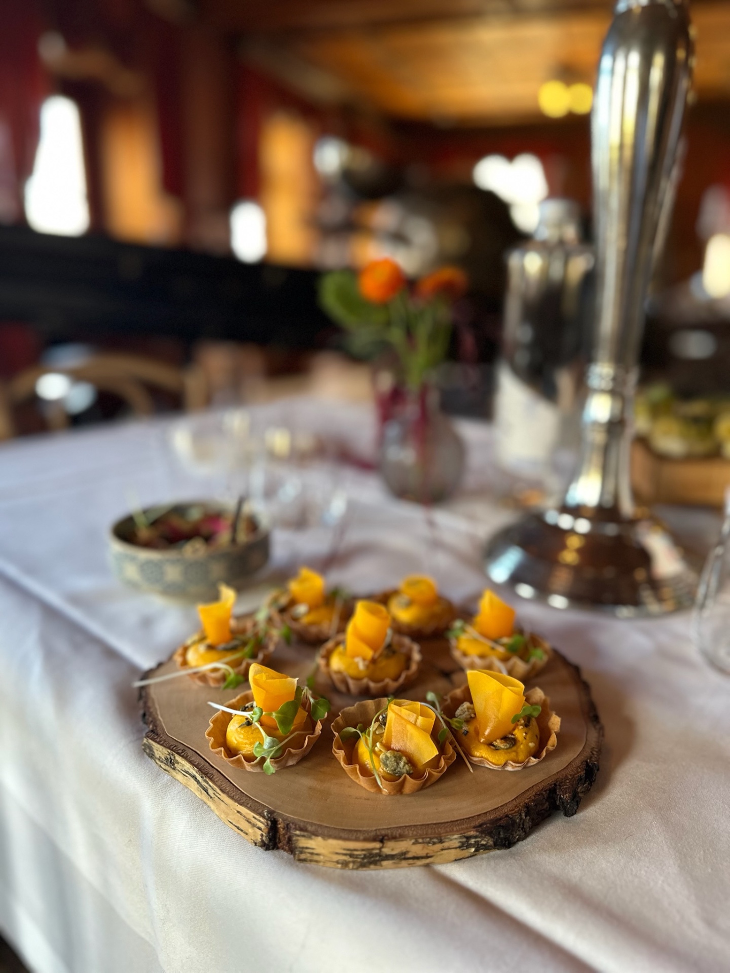 Apéro im Saal des Hotel Furkablick